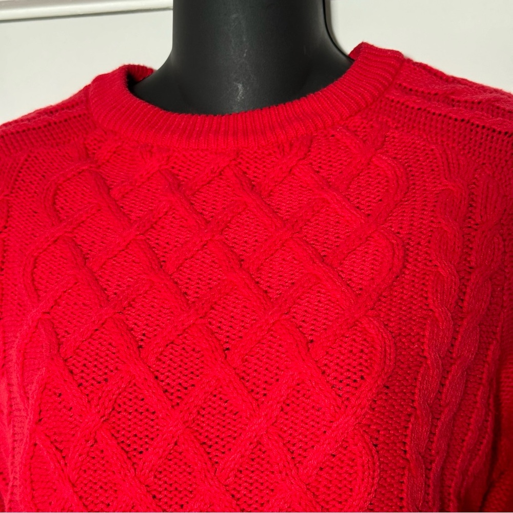 Old Navy Classic Red Cable Knit Women's Sweater Size Medium - Picture 3 of 5